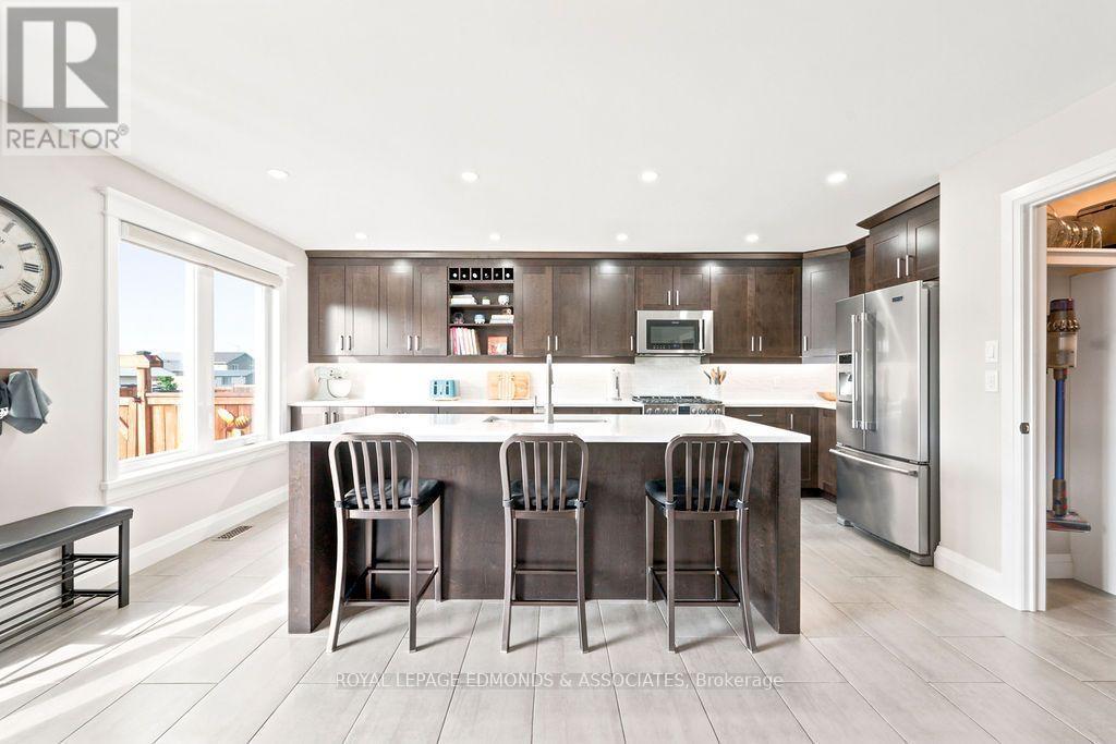 












10 NOBLE CRESCENT

,
Petawawa,




Ontario
K8H0G1

