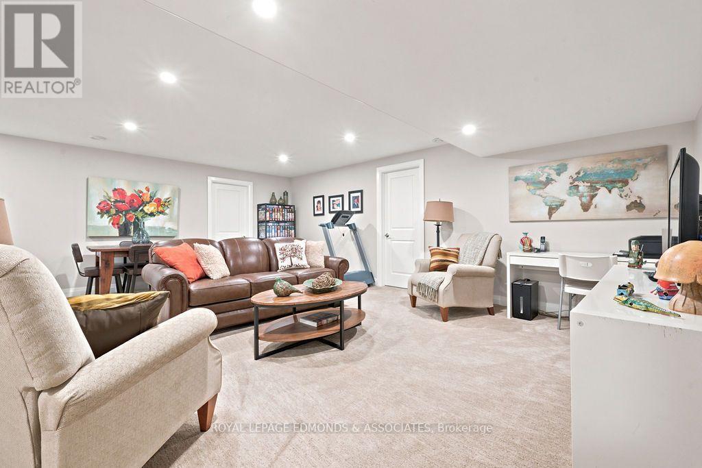 












10 NOBLE CRESCENT

,
Petawawa,




Ontario
K8H0G1

