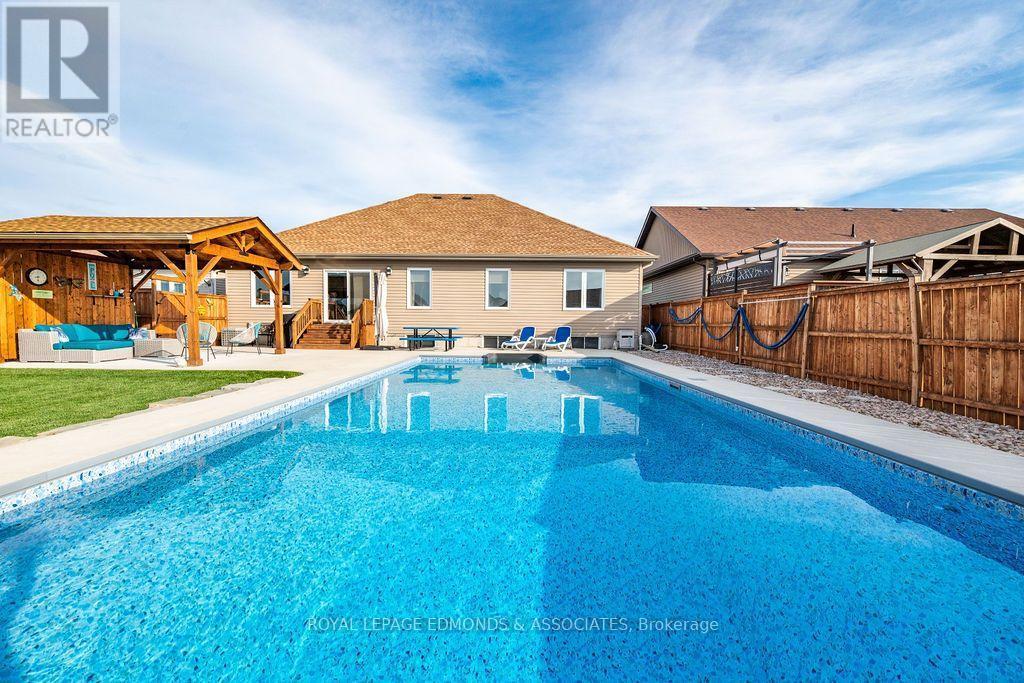 












10 NOBLE CRESCENT

,
Petawawa,




Ontario
K8H0G1


