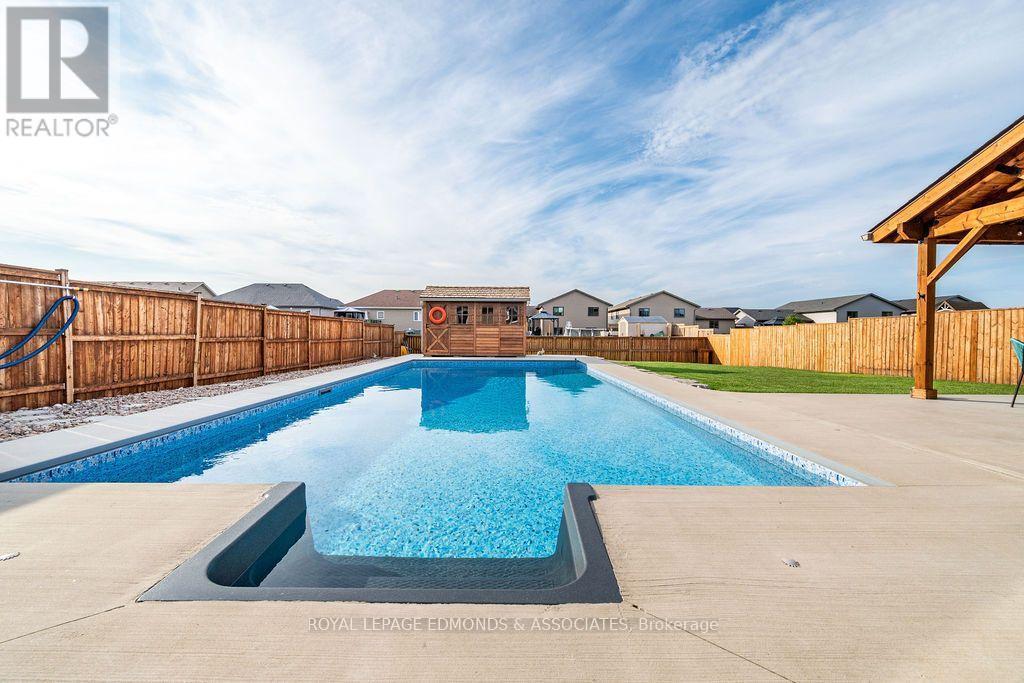












10 NOBLE CRESCENT

,
Petawawa,




Ontario
K8H0G1

