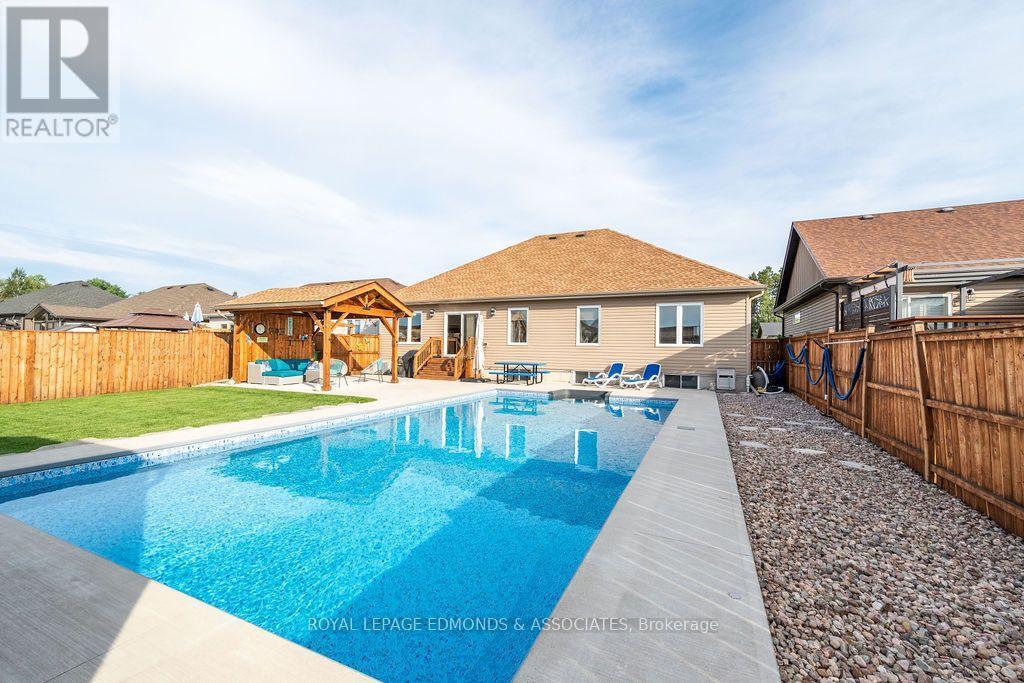 












10 NOBLE CRESCENT

,
Petawawa,




Ontario
K8H0G1

