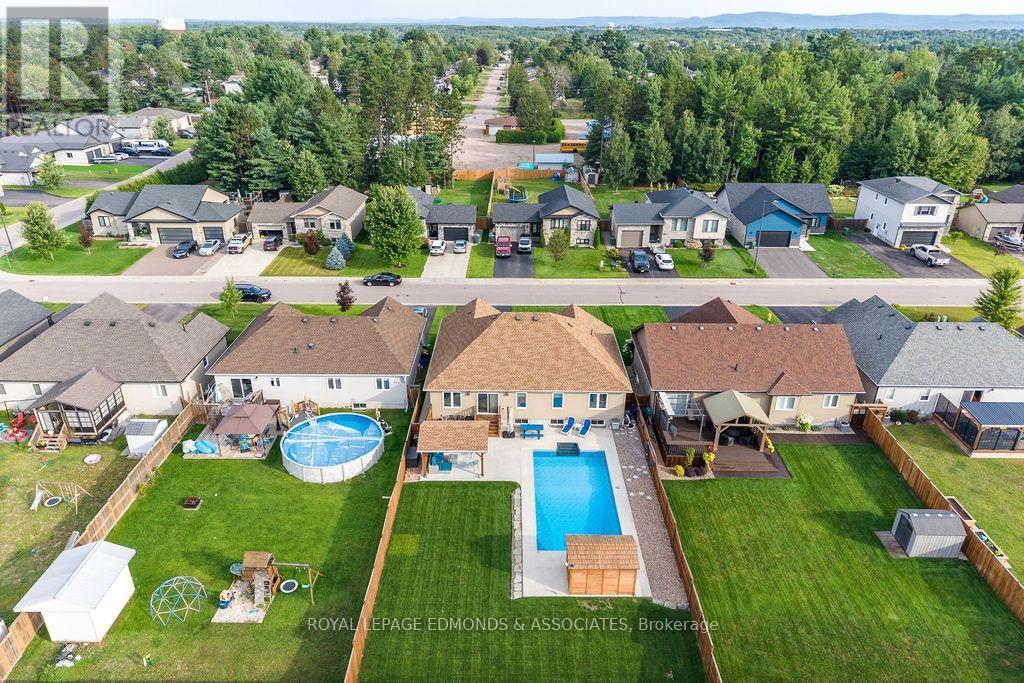












10 NOBLE CRESCENT

,
Petawawa,




Ontario
K8H0G1

