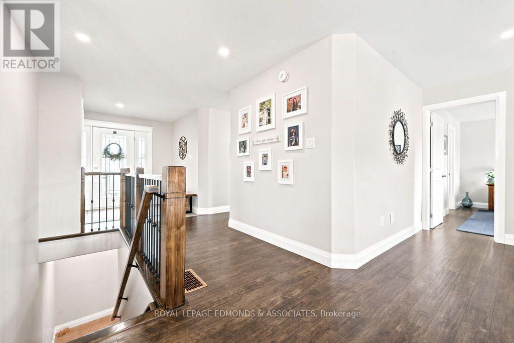 












10 NOBLE CRESCENT

,
Petawawa,




Ontario
K8H0G1

