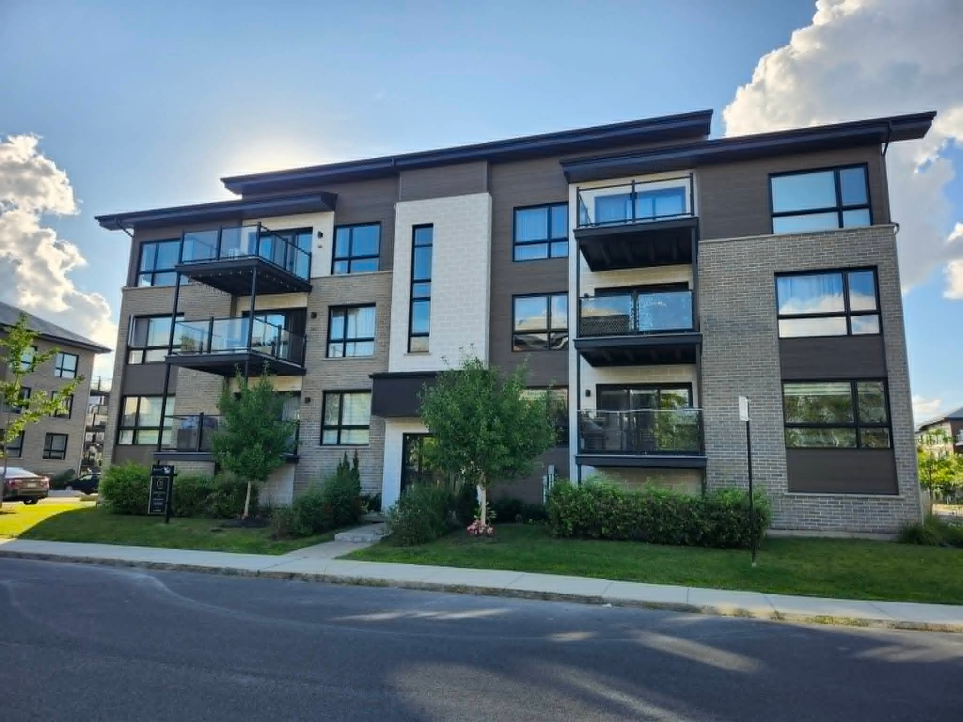









3625


Rue Médard-Émard

, 305,
Longueuil (Saint-Hubert),




QC
J3Y0W4

