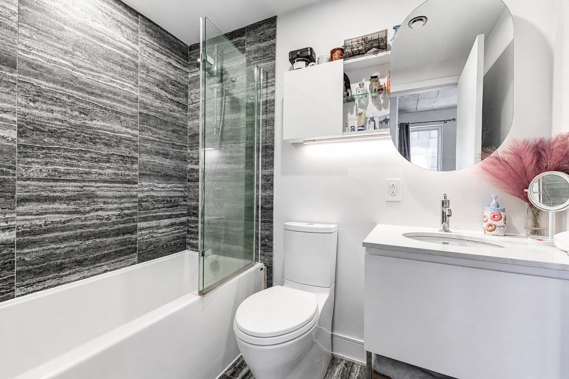 









2320


Rue Tupper

, 2005,
Montréal (Ville-Marie),




QC
H3H0B8

