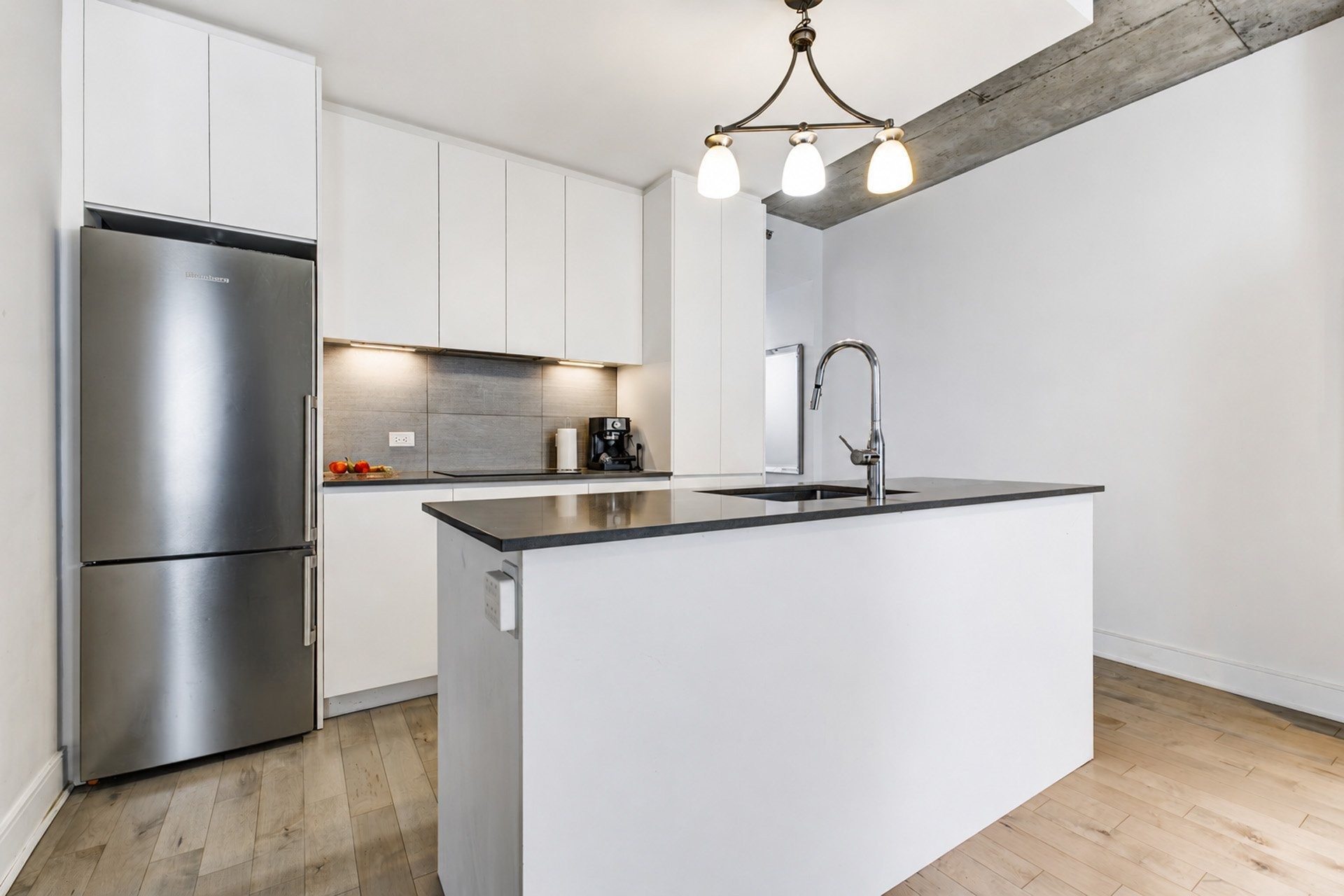









2320


Rue Tupper

, 2005,
Montréal (Ville-Marie),




QC
H3H0B8

