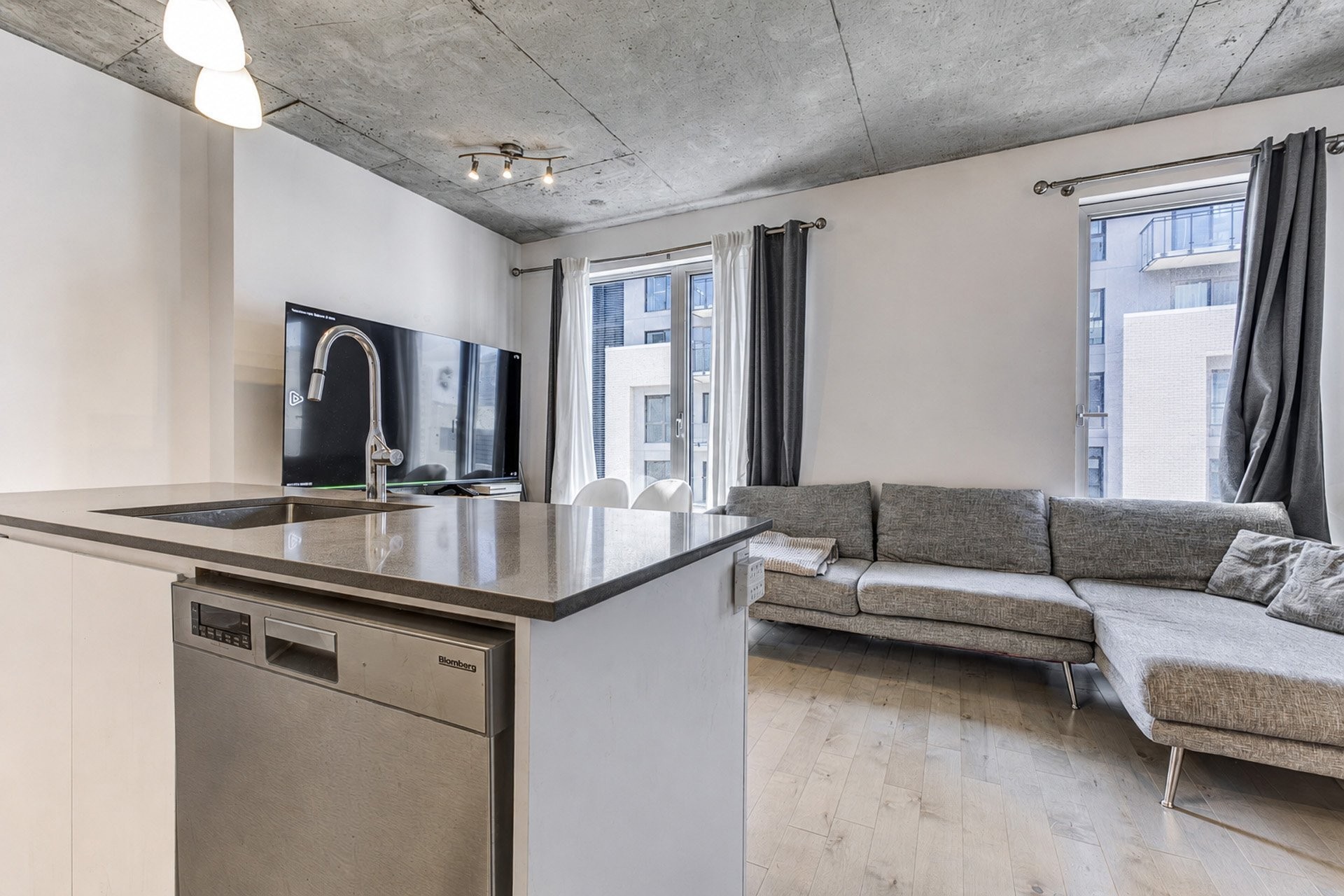 









2320


Rue Tupper

, 2005,
Montréal (Ville-Marie),




QC
H3H0B8

