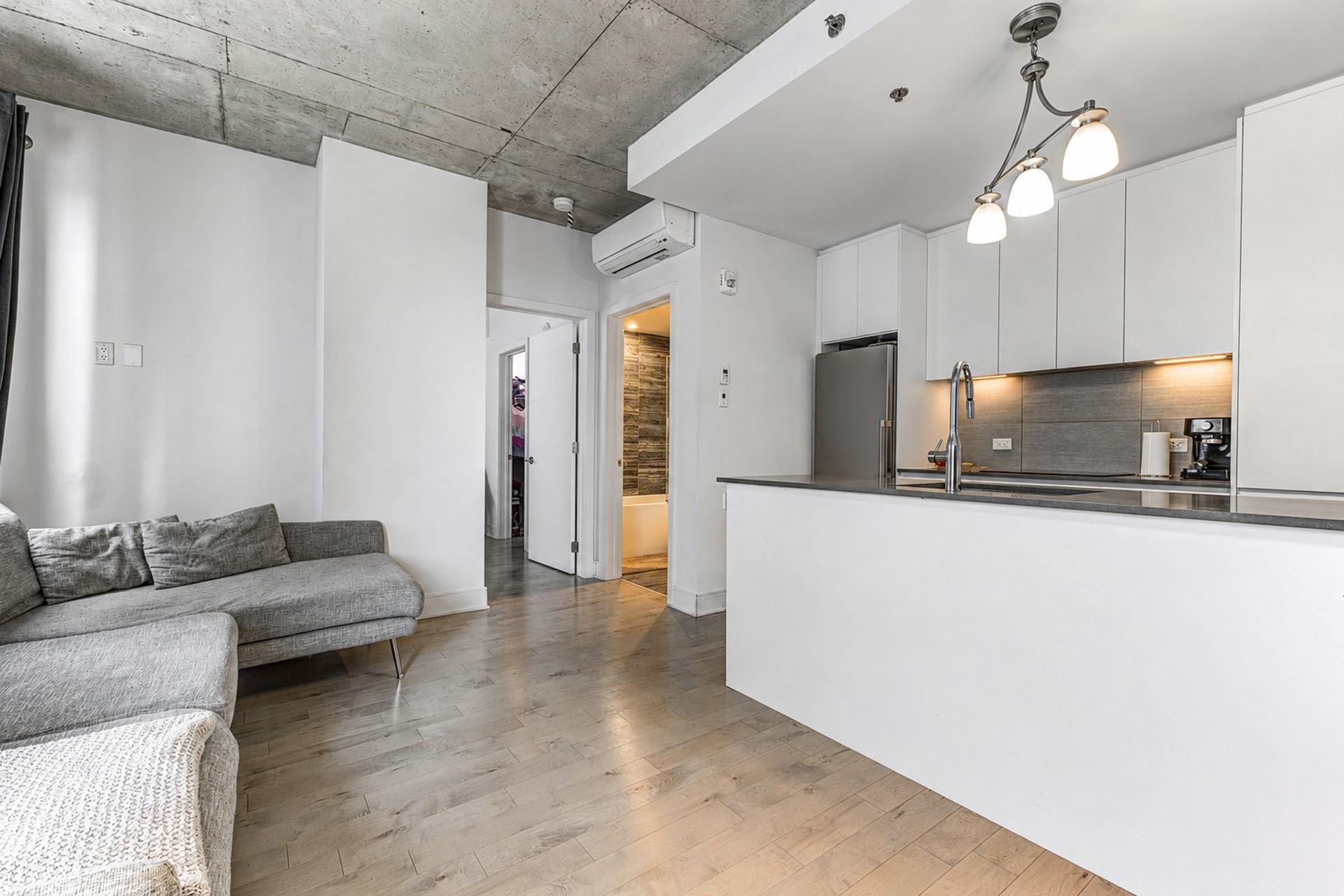 









2320


Rue Tupper

, 2005,
Montréal (Ville-Marie),




QC
H3H0B8

