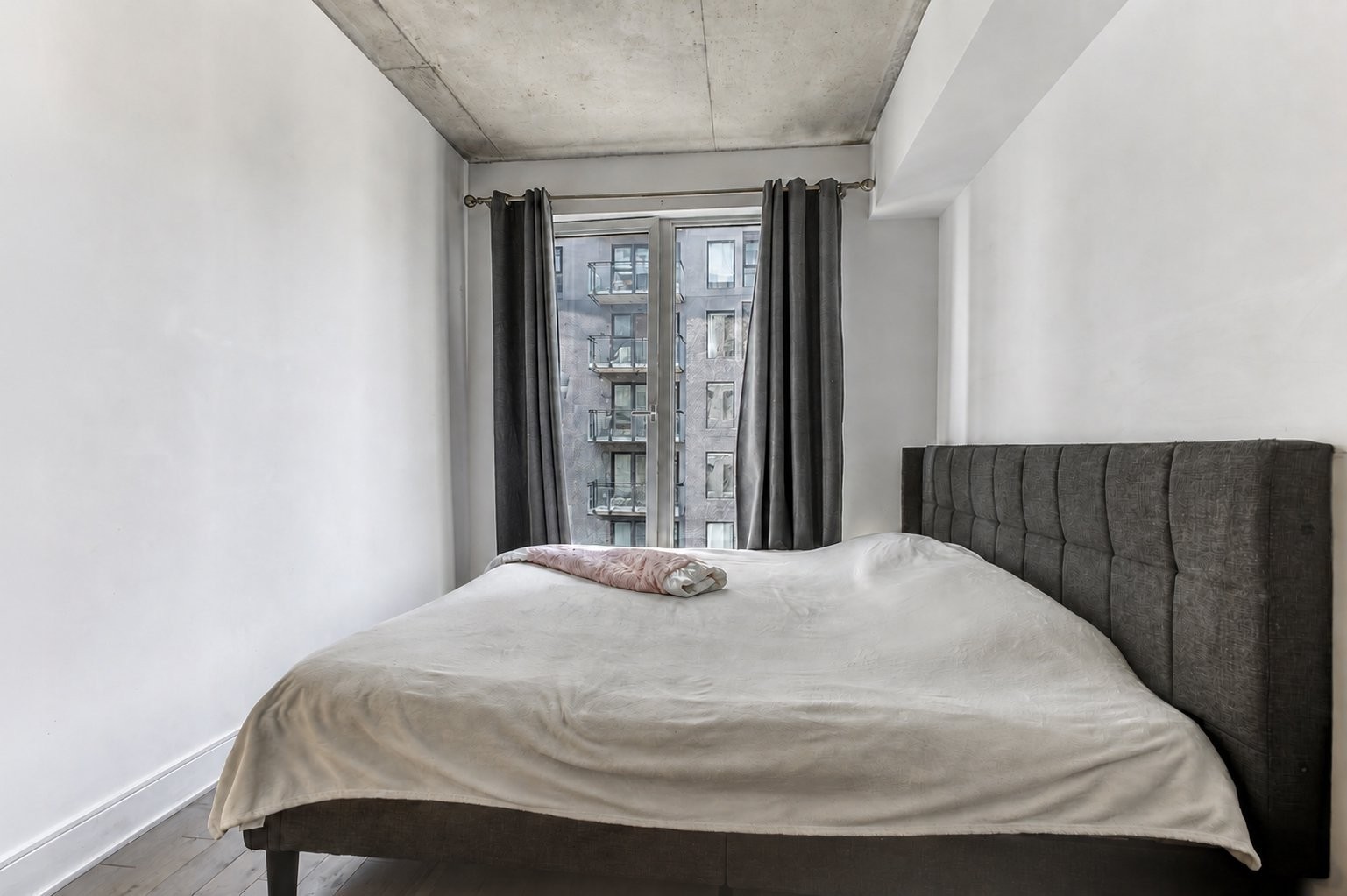 









2320


Rue Tupper

, 2005,
Montréal (Ville-Marie),




QC
H3H0B8


