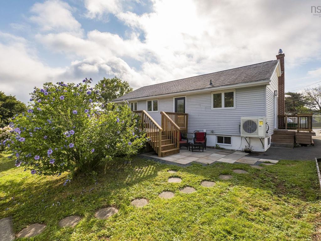 












24 Gander Avenue

,
Lake Loon,




NS
B2W 3W4

