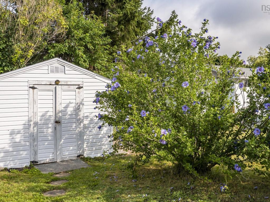 












24 Gander Avenue

,
Lake Loon,




NS
B2W 3W4


