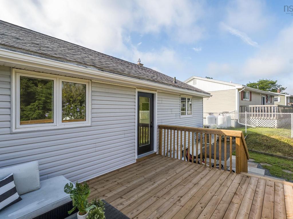 












24 Gander Avenue

,
Lake Loon,




NS
B2W 3W4

