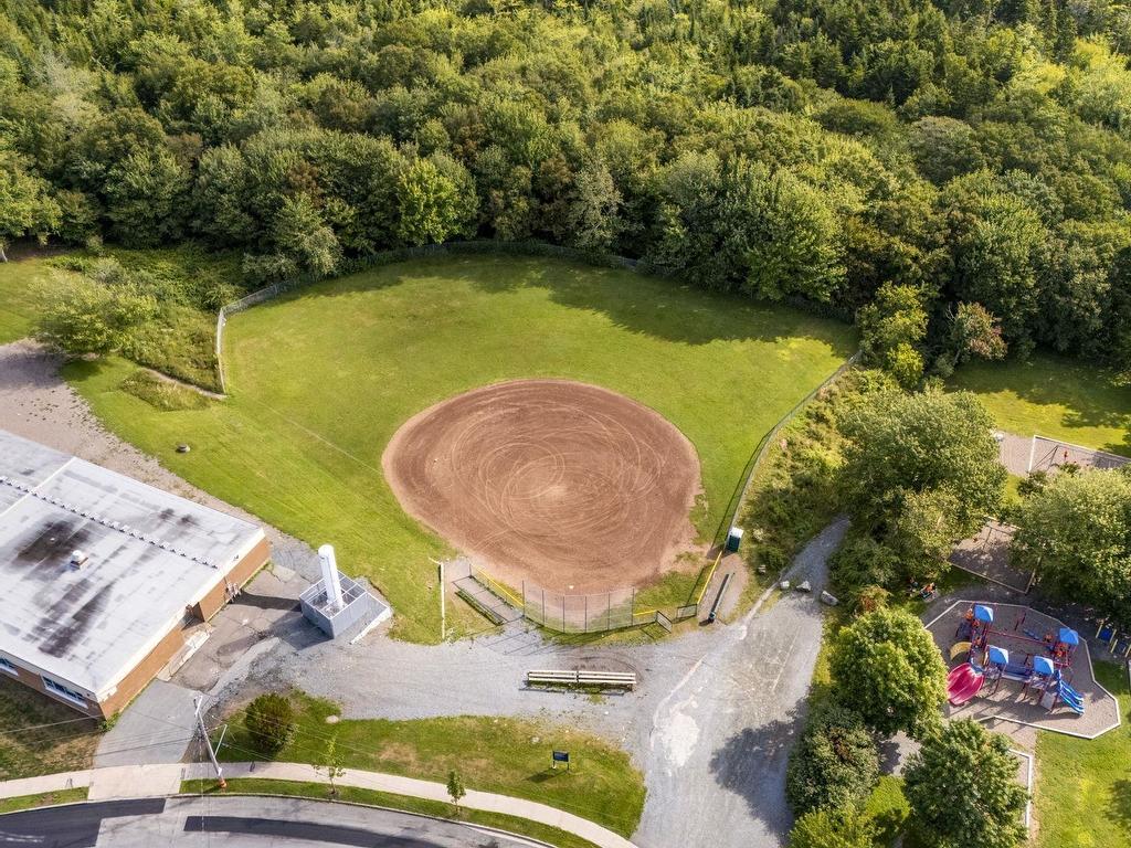 












24 Gander Avenue

,
Lake Loon,




NS
B2W 3W4

