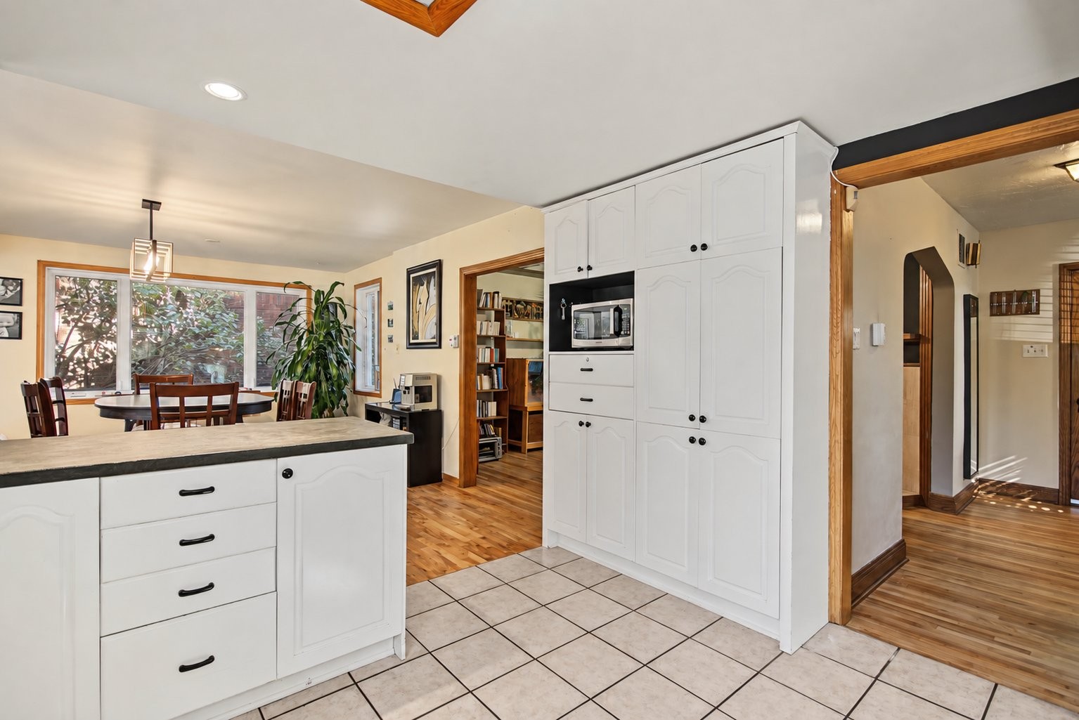 









230


Rue Lareau

,
Longueuil (Le Vieux-Longueuil),




QC
J4H3T4


