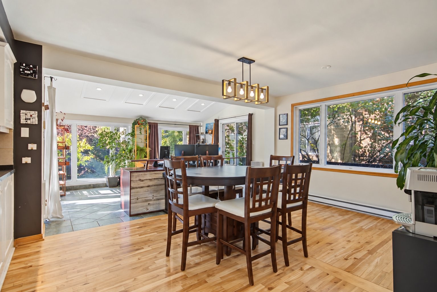 









230


Rue Lareau

,
Longueuil (Le Vieux-Longueuil),




QC
J4H3T4

