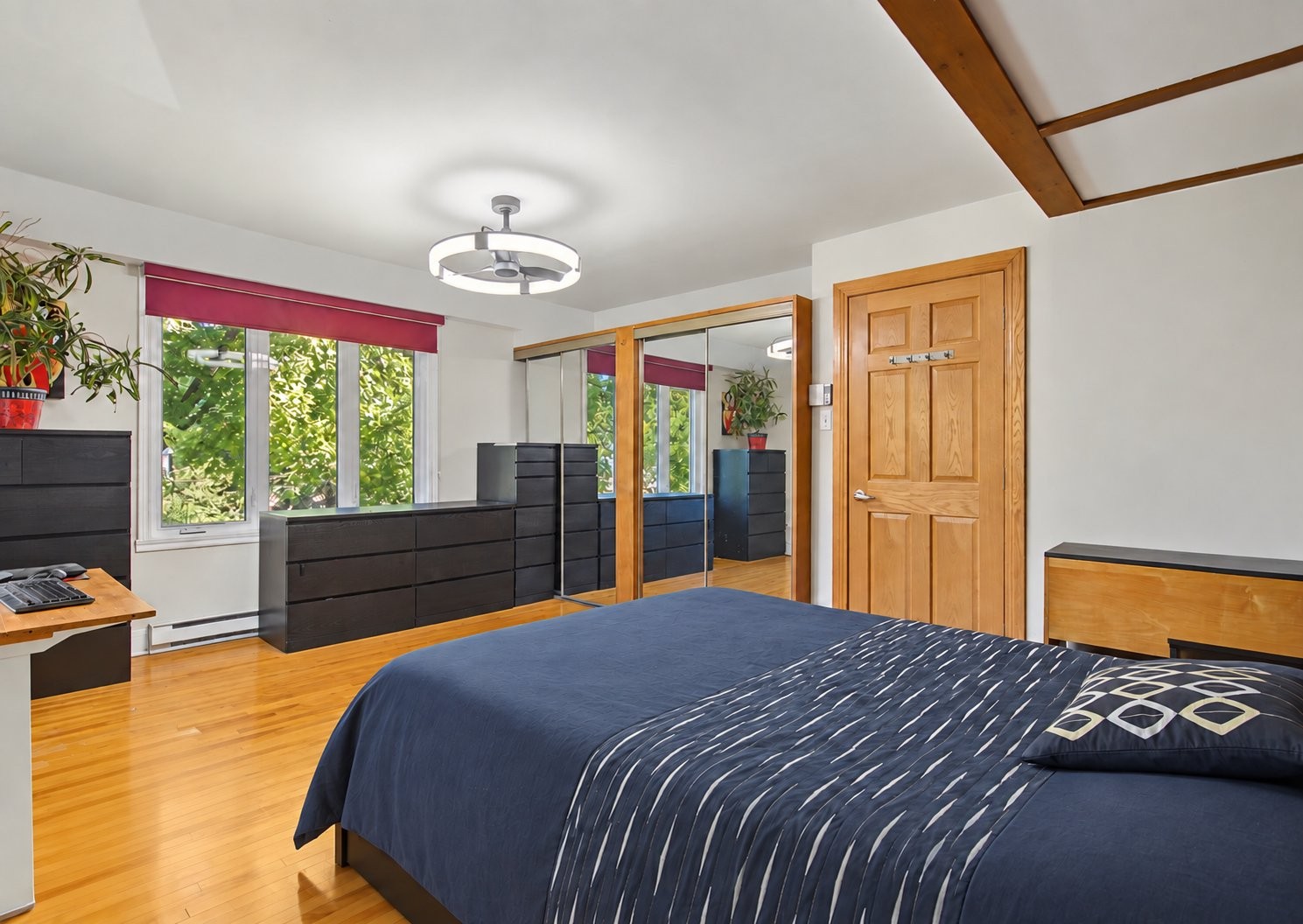 









230


Rue Lareau

,
Longueuil (Le Vieux-Longueuil),




QC
J4H3T4

