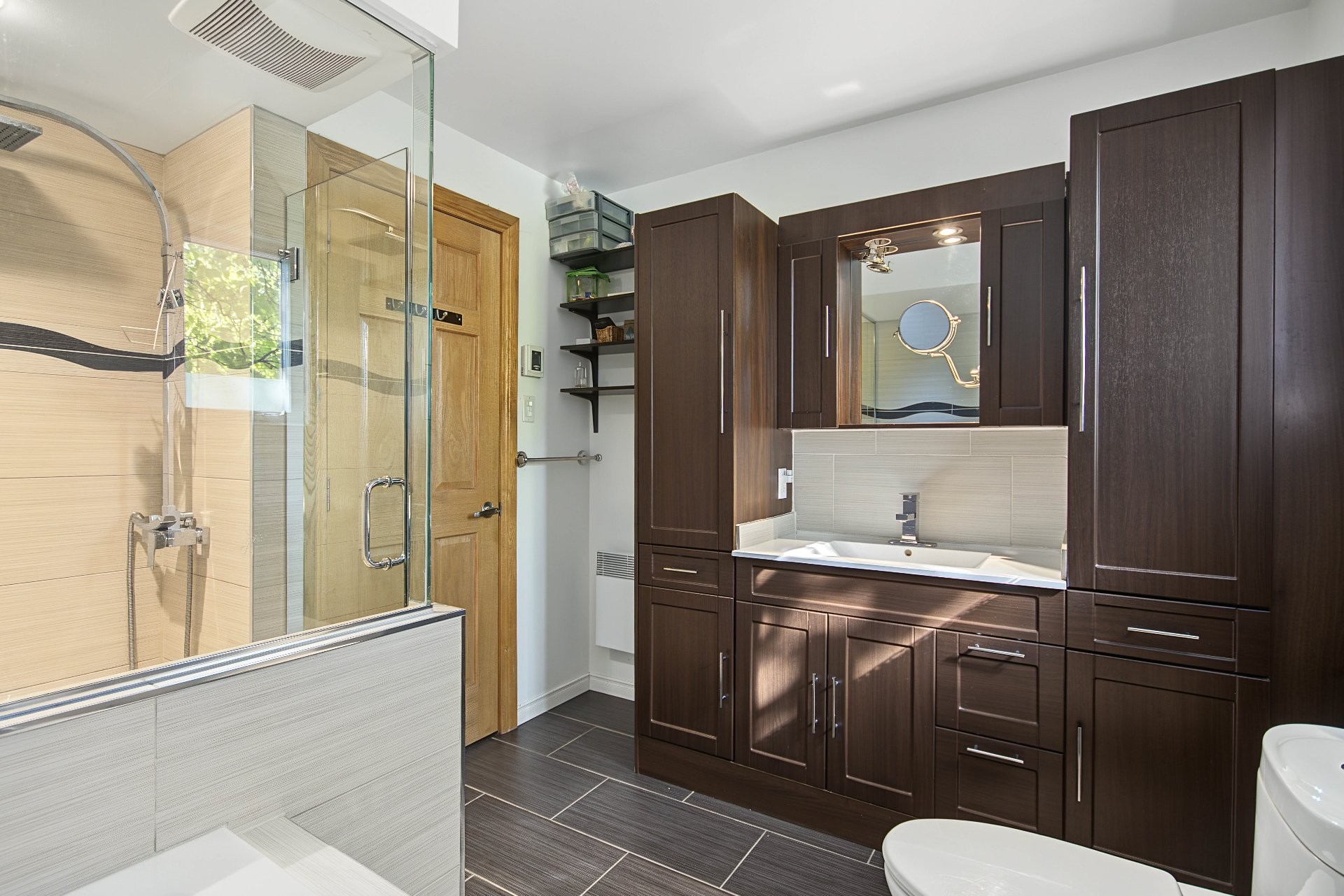 









230


Rue Lareau

,
Longueuil (Le Vieux-Longueuil),




QC
J4H3T4

