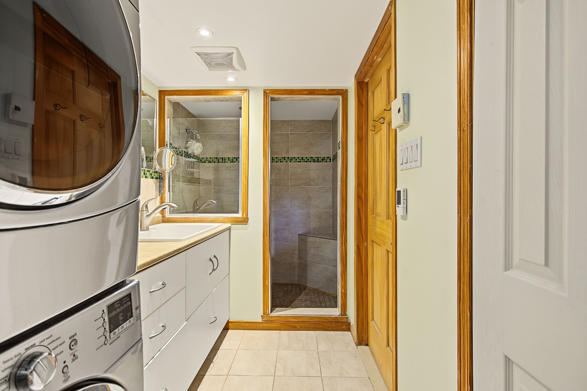 









230


Rue Lareau

,
Longueuil (Le Vieux-Longueuil),




QC
J4H3T4


