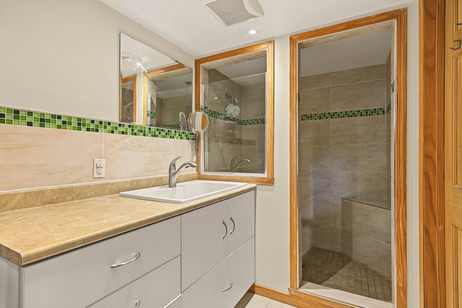 









230


Rue Lareau

,
Longueuil (Le Vieux-Longueuil),




QC
J4H3T4

