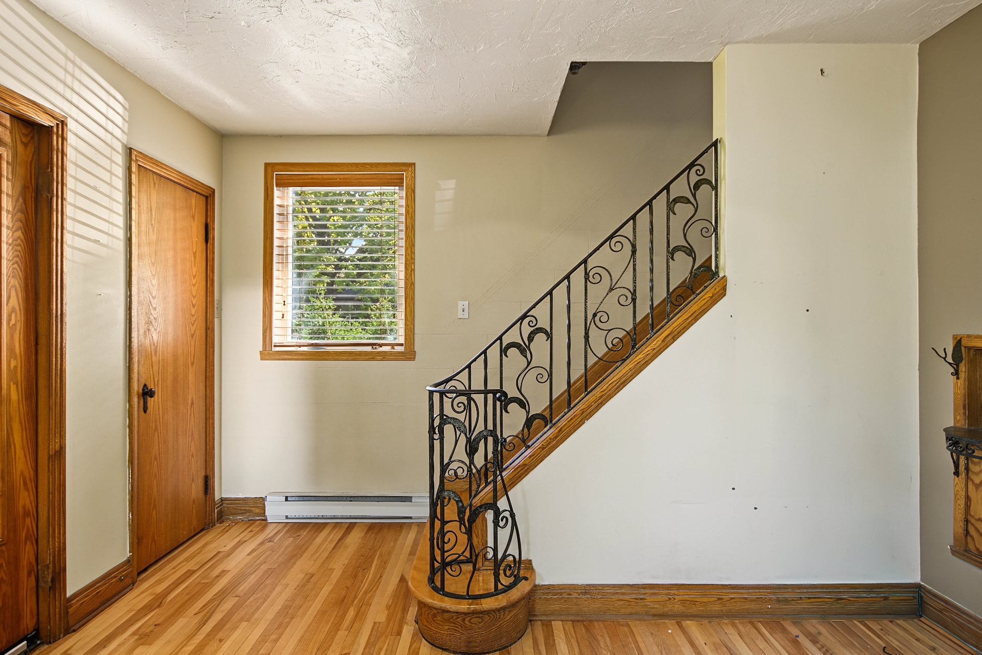 









230


Rue Lareau

,
Longueuil (Le Vieux-Longueuil),




QC
J4H3T4

