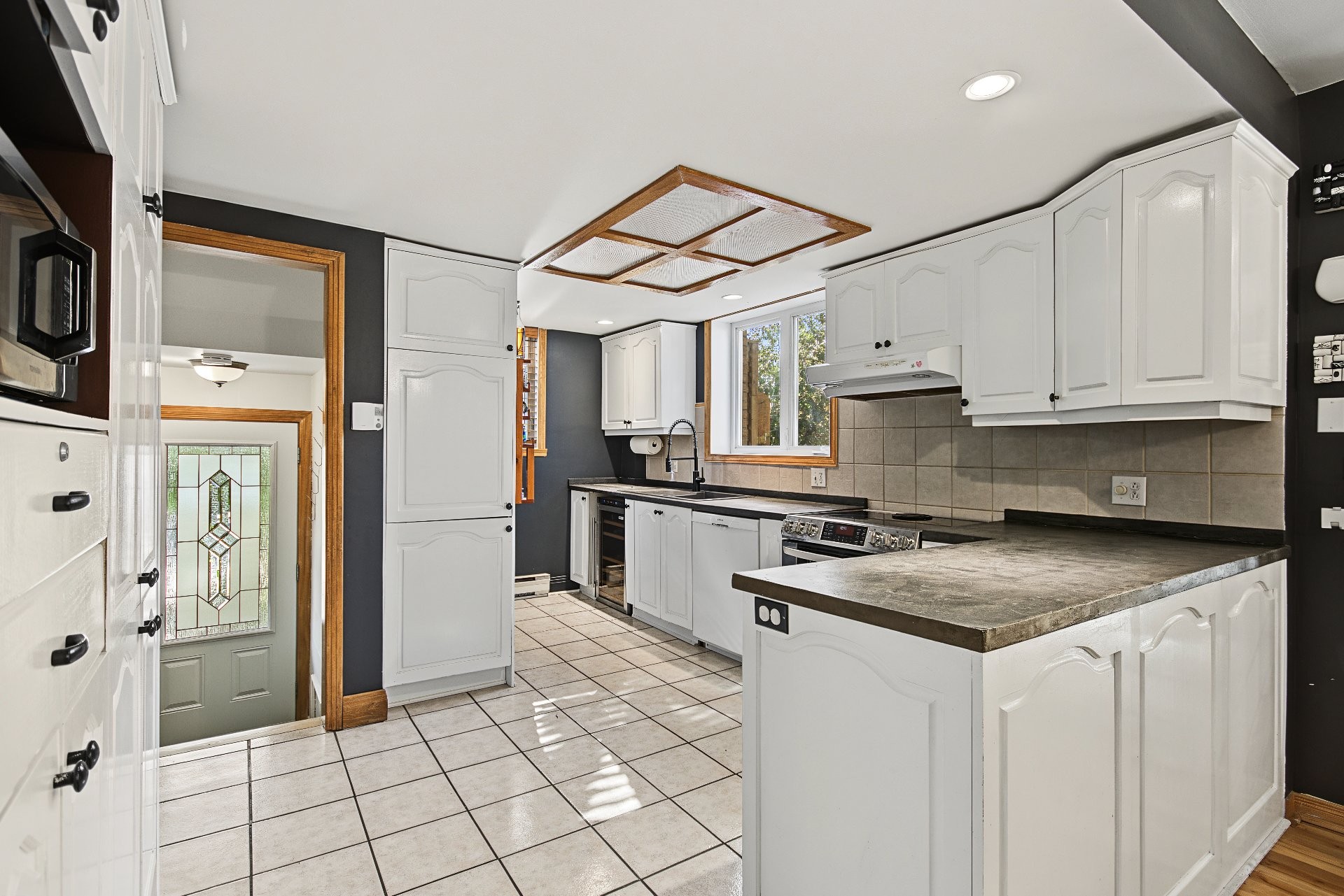 









230


Rue Lareau

,
Longueuil (Le Vieux-Longueuil),




QC
J4H3T4

