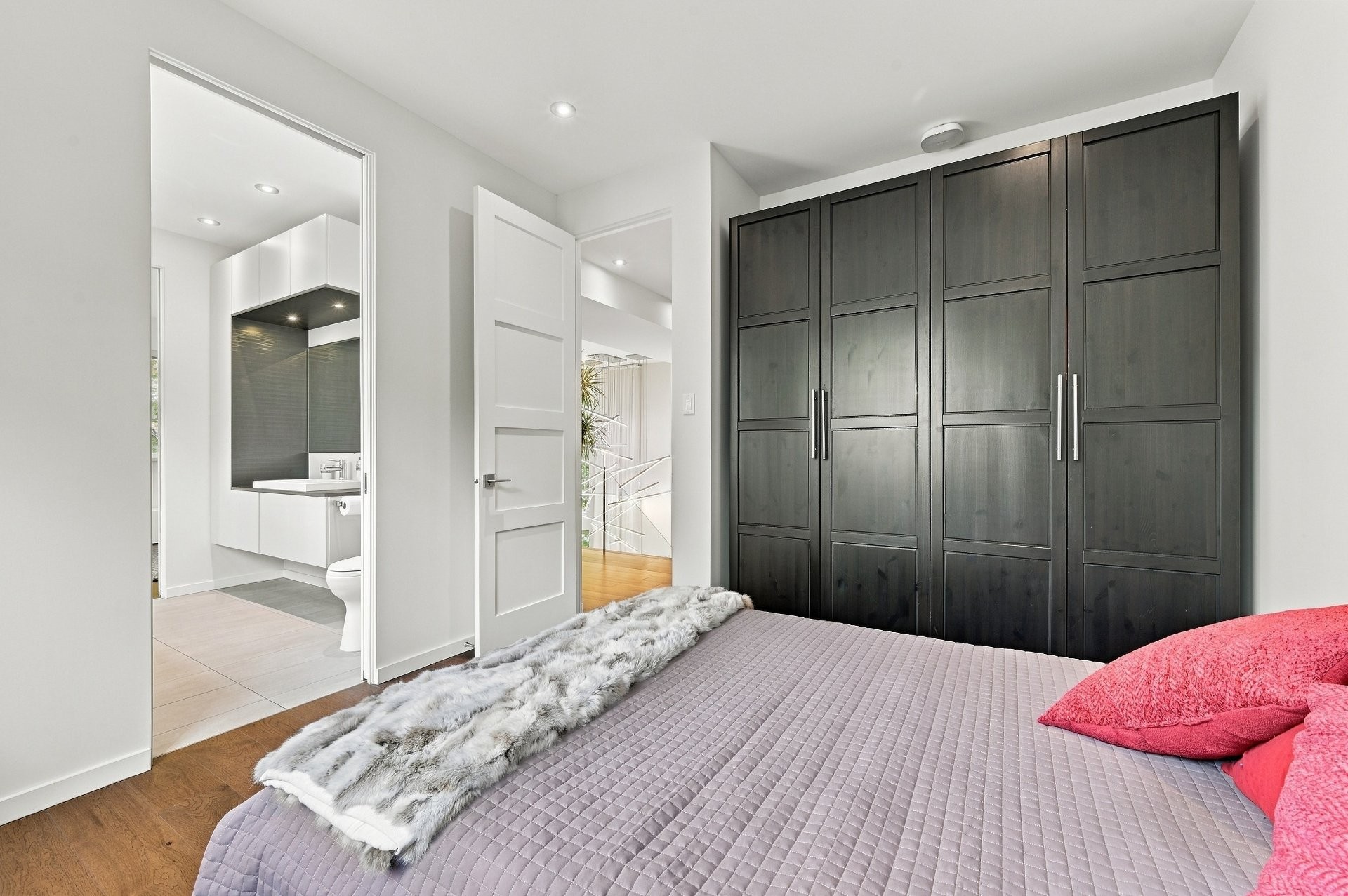 









843


Rue Jordi-Bonet

,
Mont-Saint-Hilaire,




QC
J3H5M7

