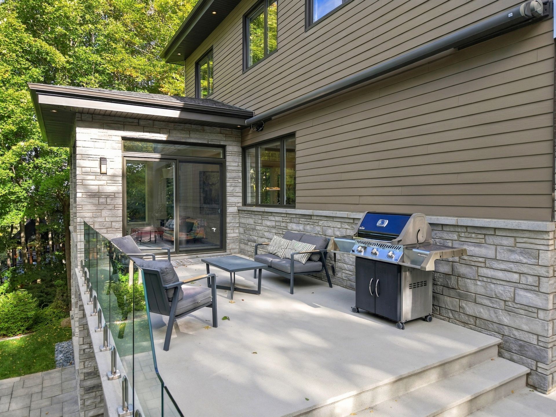 









843


Rue Jordi-Bonet

,
Mont-Saint-Hilaire,




QC
J3H5M7

