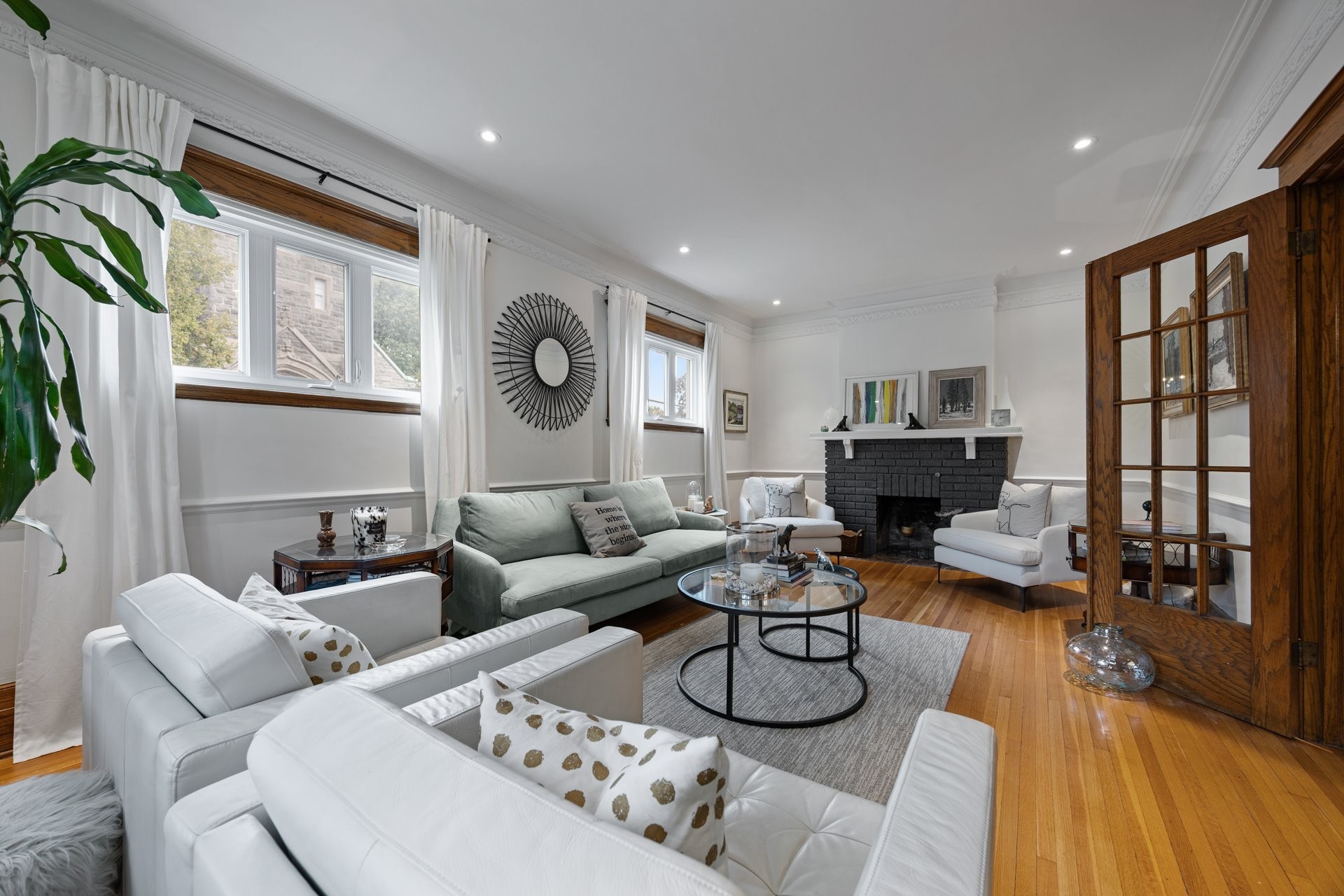 









202


Av. Ballantyne N.

,
Montréal-Ouest,




QC
H4X2C2

