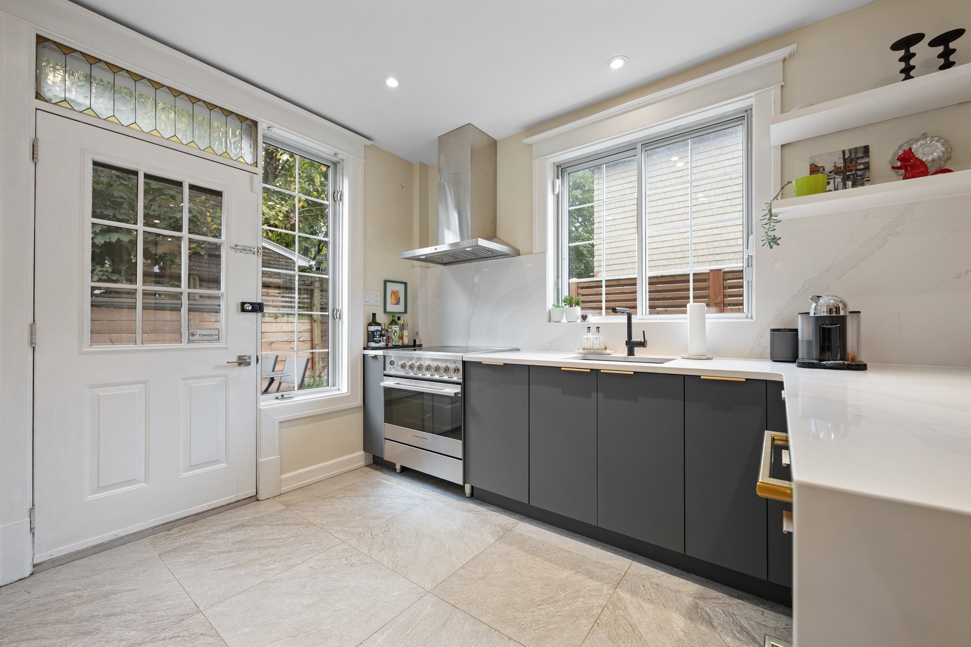 









202


Av. Ballantyne N.

,
Montréal-Ouest,




QC
H4X2C2

