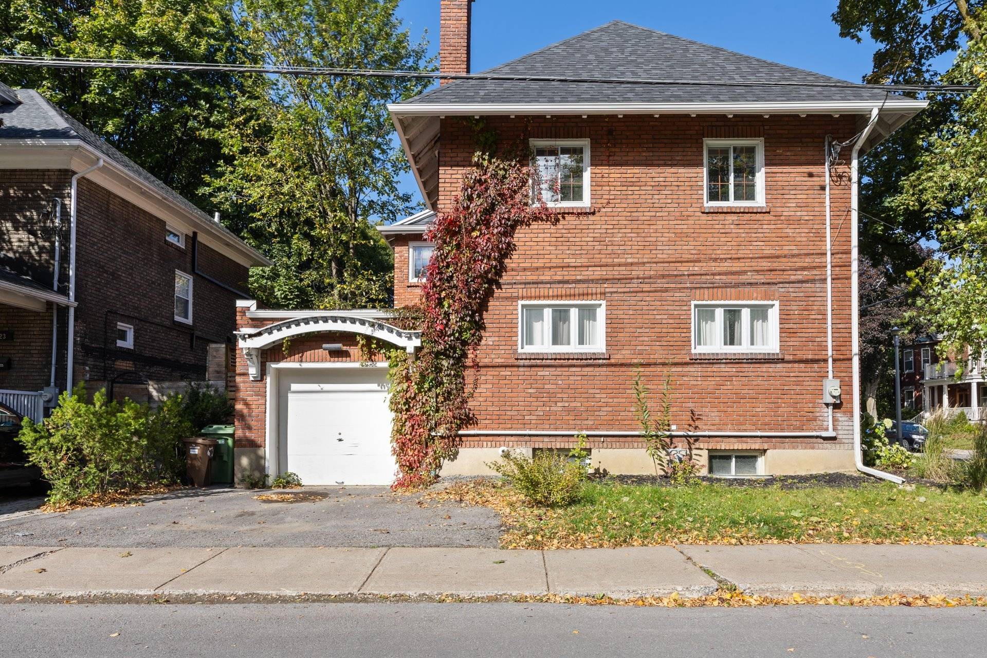 









202


Av. Ballantyne N.

,
Montréal-Ouest,




QC
H4X2C2

