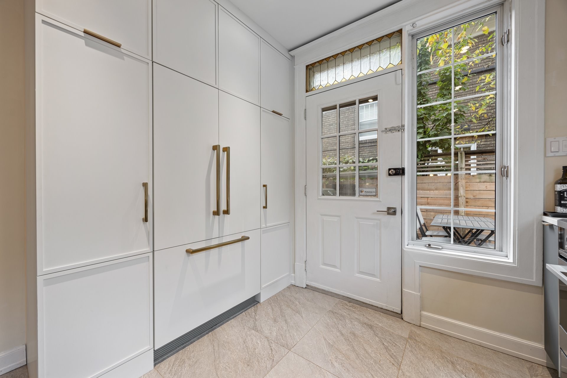 









202


Av. Ballantyne N.

,
Montréal-Ouest,




QC
H4X2C2

