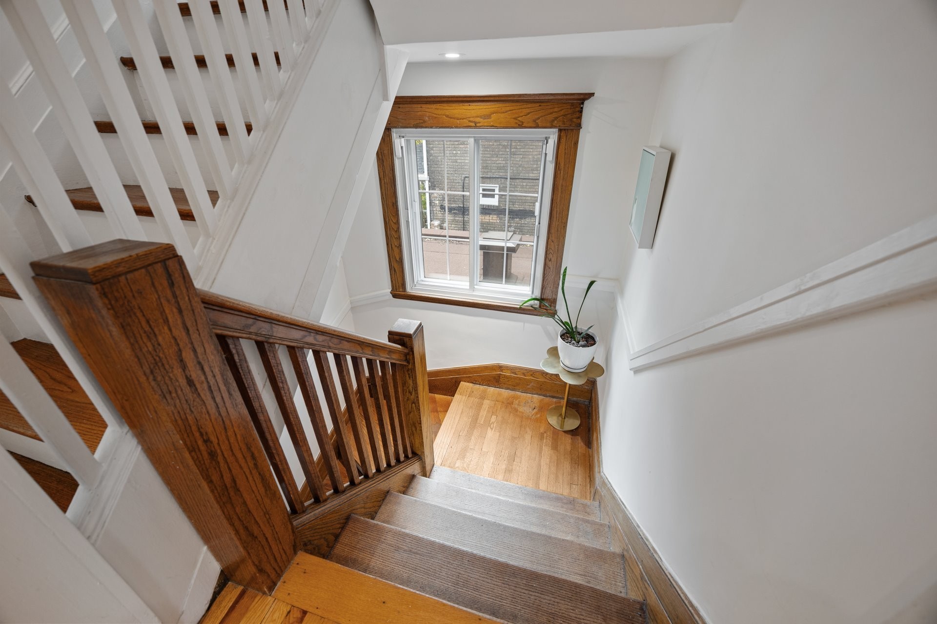









202


Av. Ballantyne N.

,
Montréal-Ouest,




QC
H4X2C2

