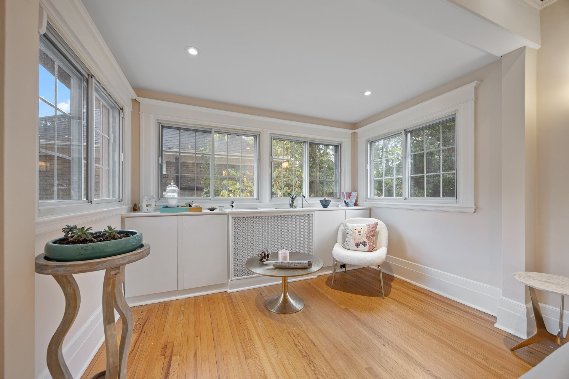 









202


Av. Ballantyne N.

,
Montréal-Ouest,




QC
H4X2C2

