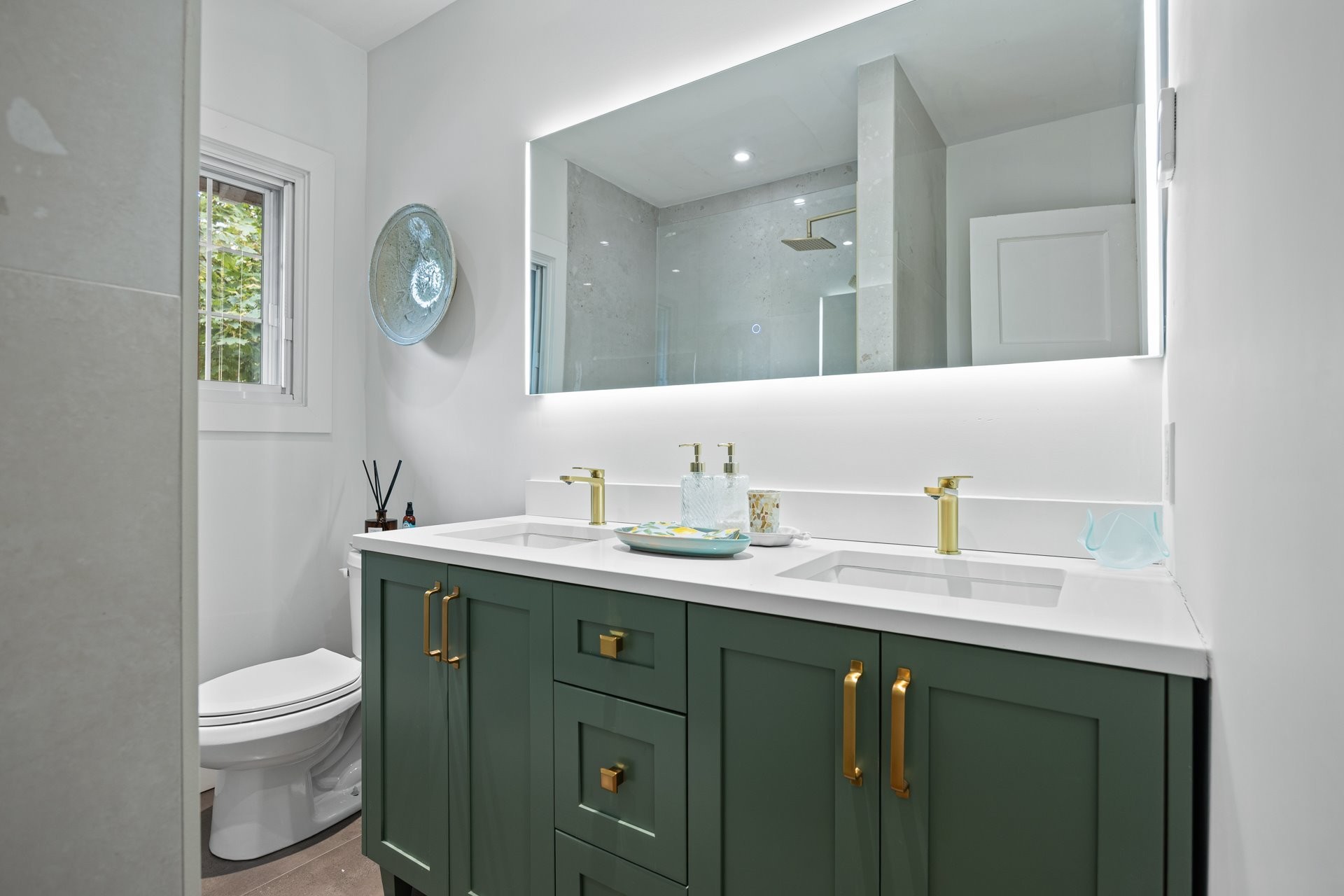 









202


Av. Ballantyne N.

,
Montréal-Ouest,




QC
H4X2C2

