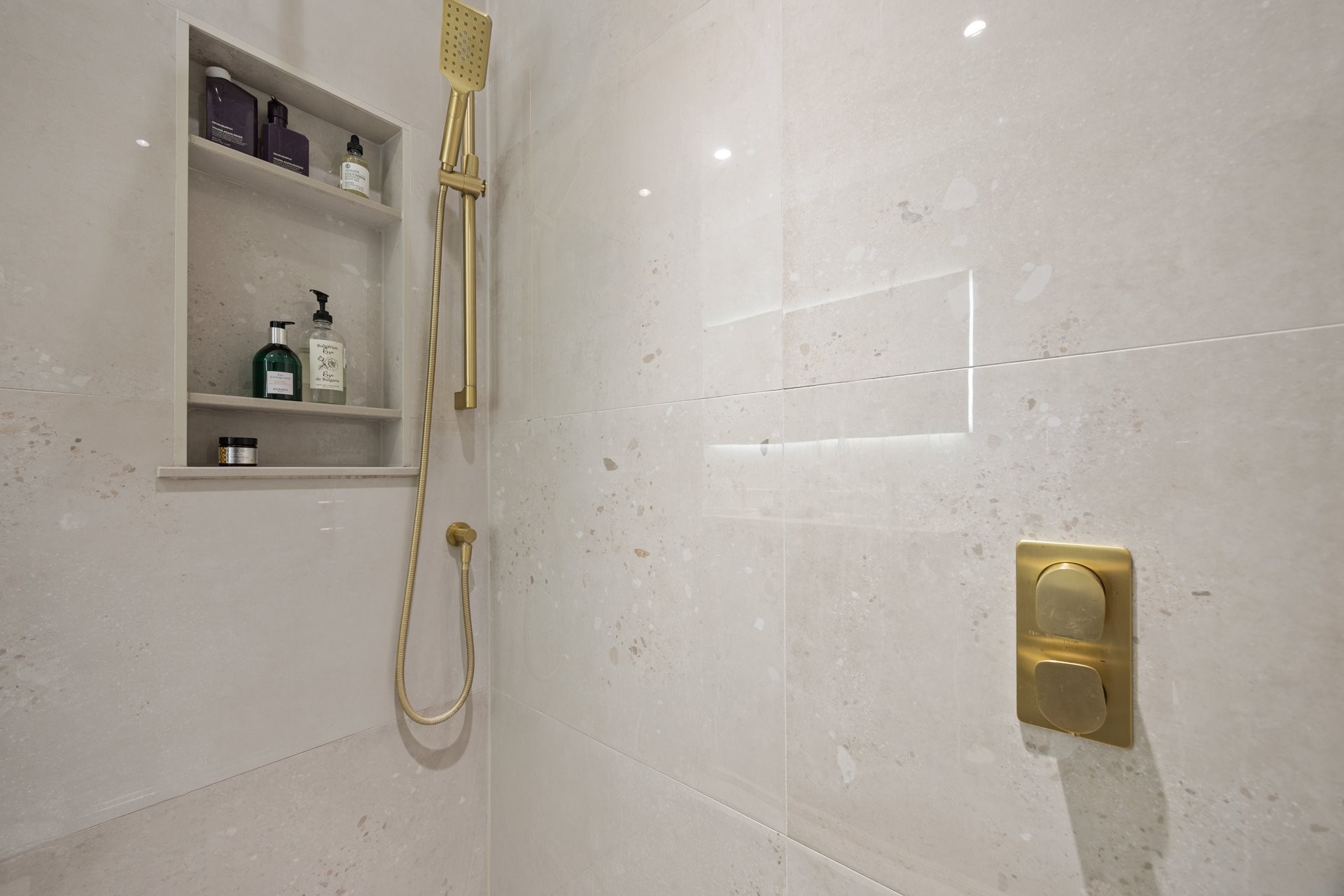 









202


Av. Ballantyne N.

,
Montréal-Ouest,




QC
H4X2C2


