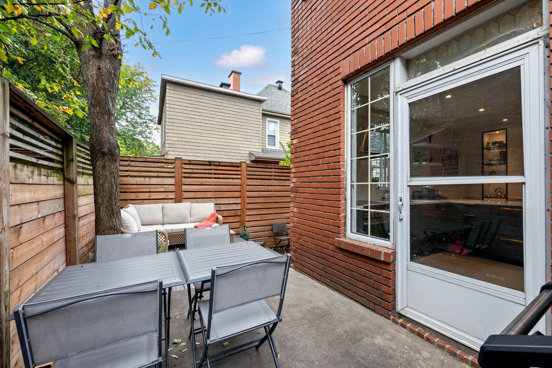 









202


Av. Ballantyne N.

,
Montréal-Ouest,




QC
H4X2C2

