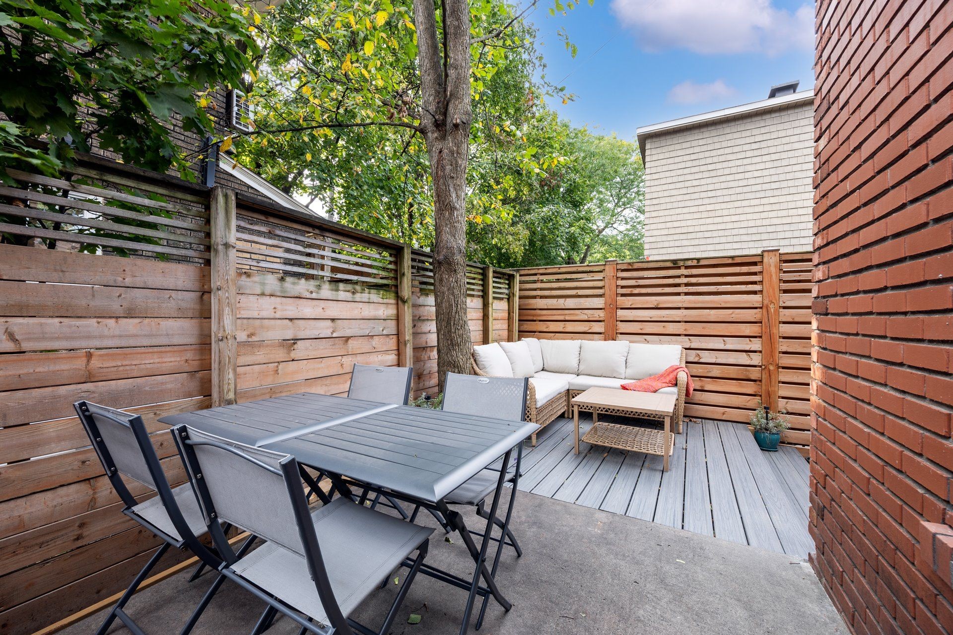 









202


Av. Ballantyne N.

,
Montréal-Ouest,




QC
H4X2C2

