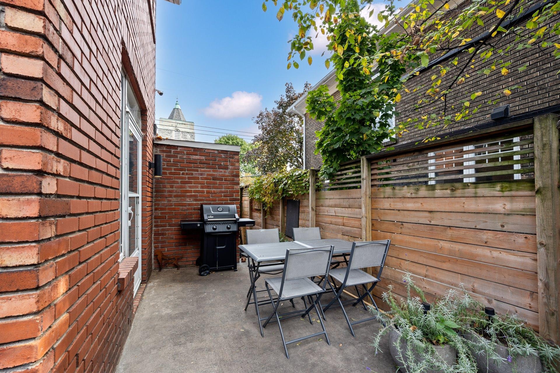









202


Av. Ballantyne N.

,
Montréal-Ouest,




QC
H4X2C2

