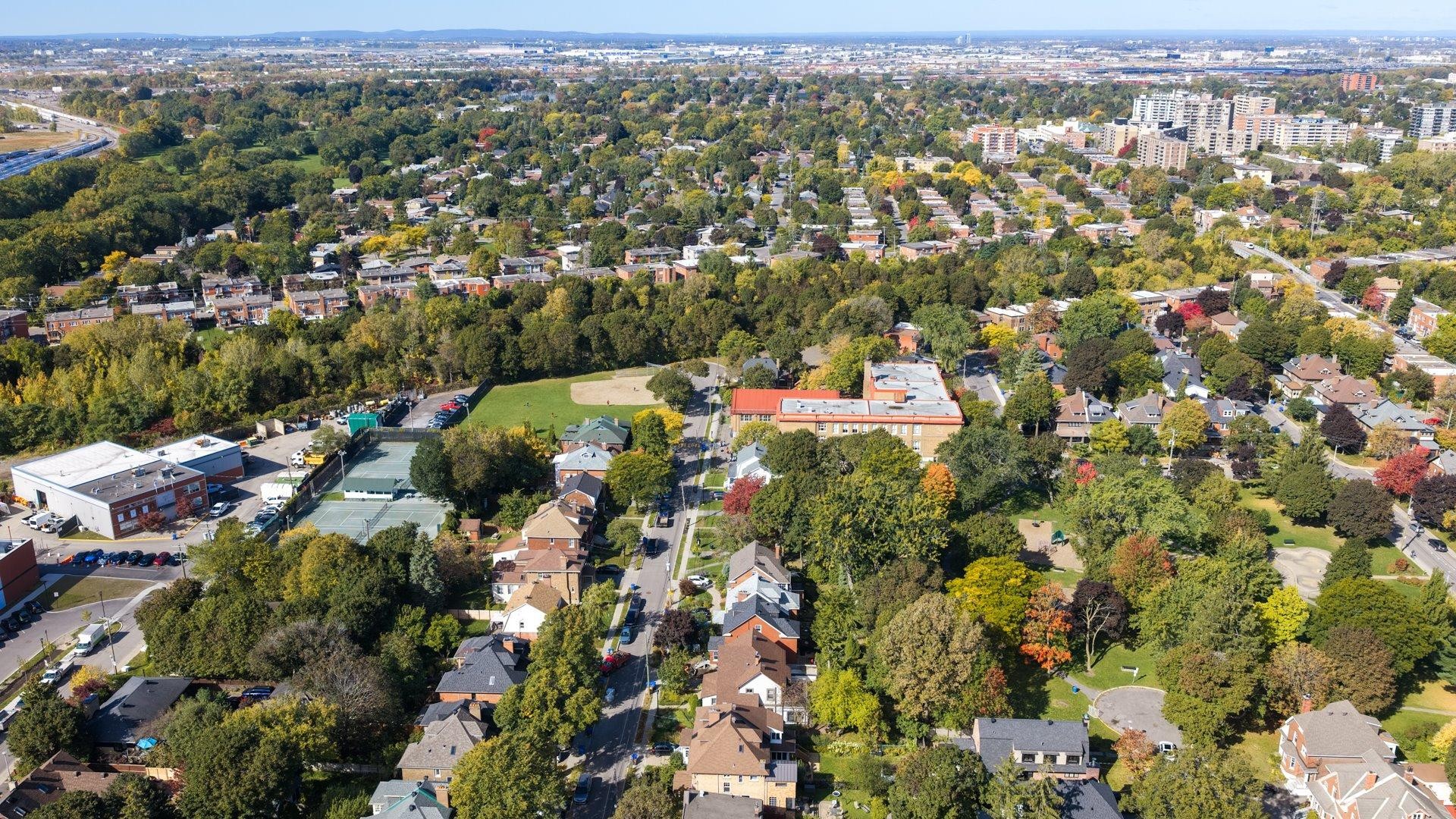 









202


Av. Ballantyne N.

,
Montréal-Ouest,




QC
H4X2C2

