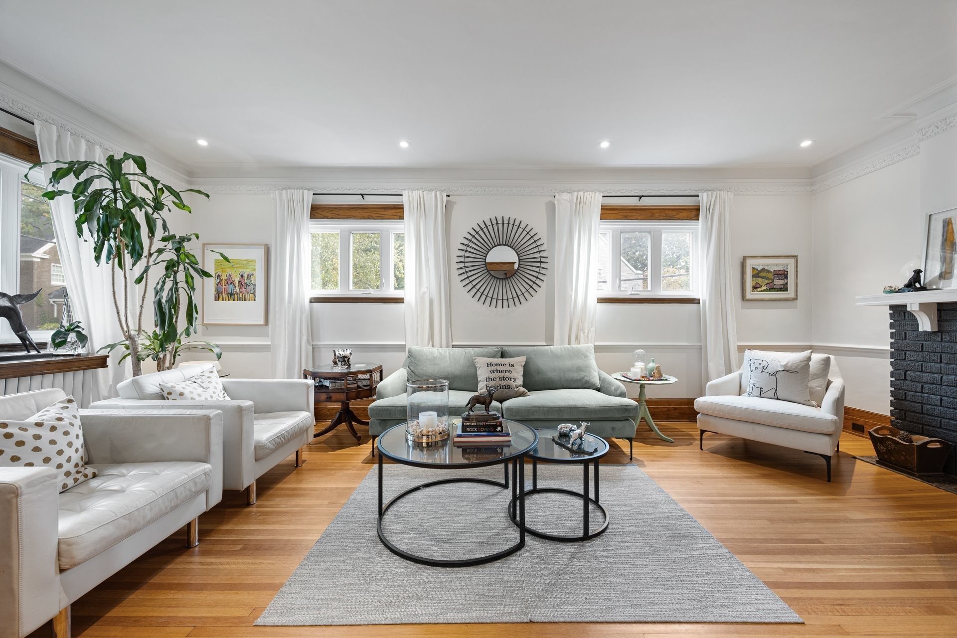 









202


Av. Ballantyne N.

,
Montréal-Ouest,




QC
H4X2C2

