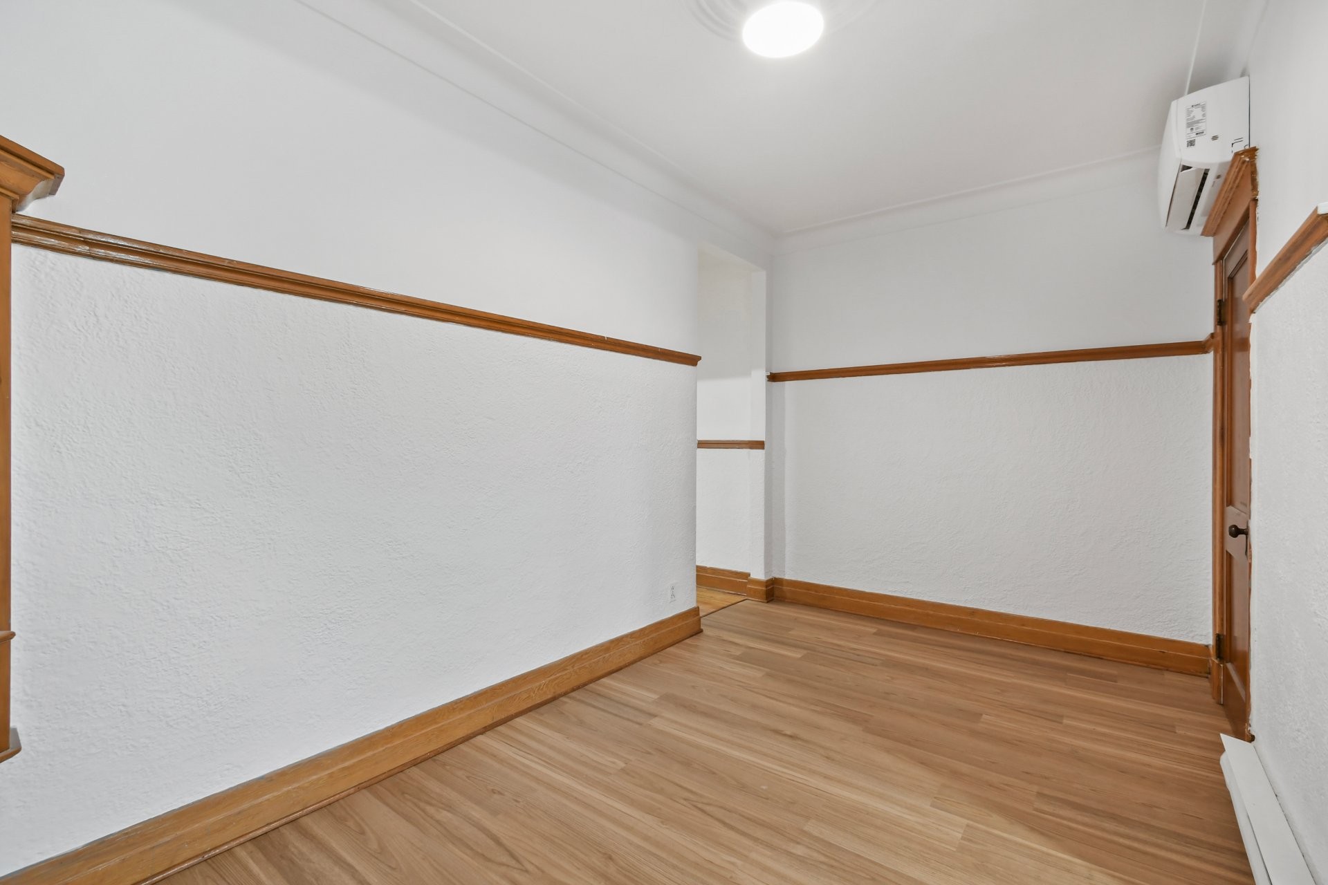 









7498


Av. Christophe-Colomb

,
Montréal (Villeray/Saint-Michel/Parc-Extension),




QC
H2R2S7

