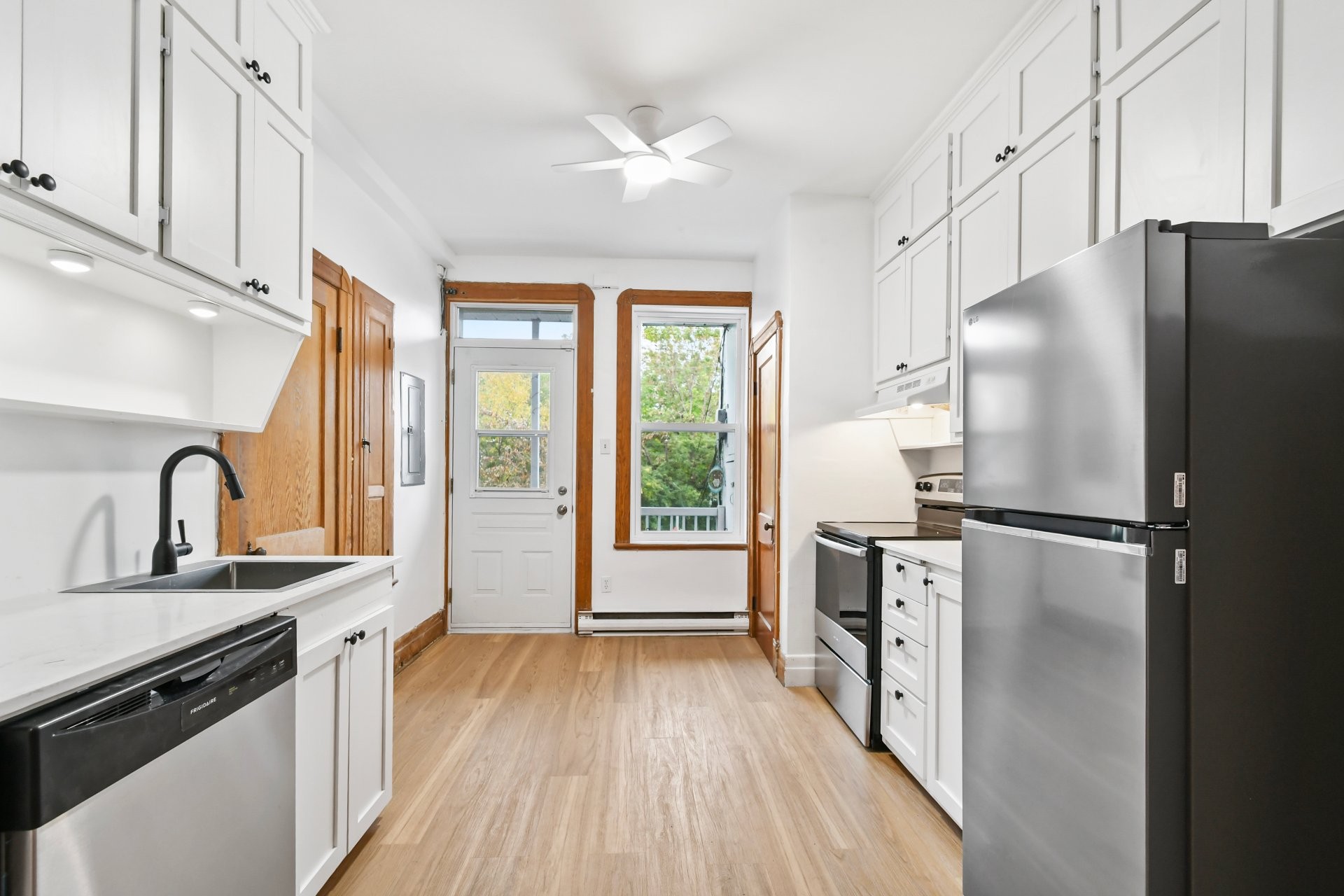 









7498


Av. Christophe-Colomb

,
Montréal (Villeray/Saint-Michel/Parc-Extension),




QC
H2R2S7

