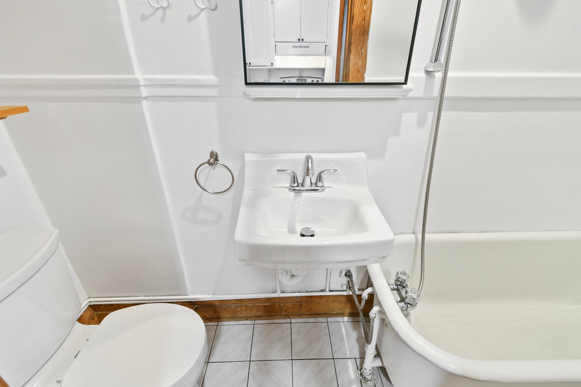 









7498


Av. Christophe-Colomb

,
Montréal (Villeray/Saint-Michel/Parc-Extension),




QC
H2R2S7

