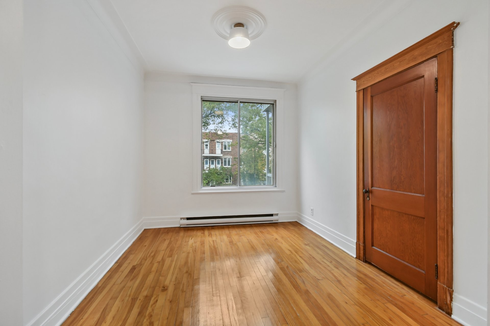 









7498


Av. Christophe-Colomb

,
Montréal (Villeray/Saint-Michel/Parc-Extension),




QC
H2R2S7

