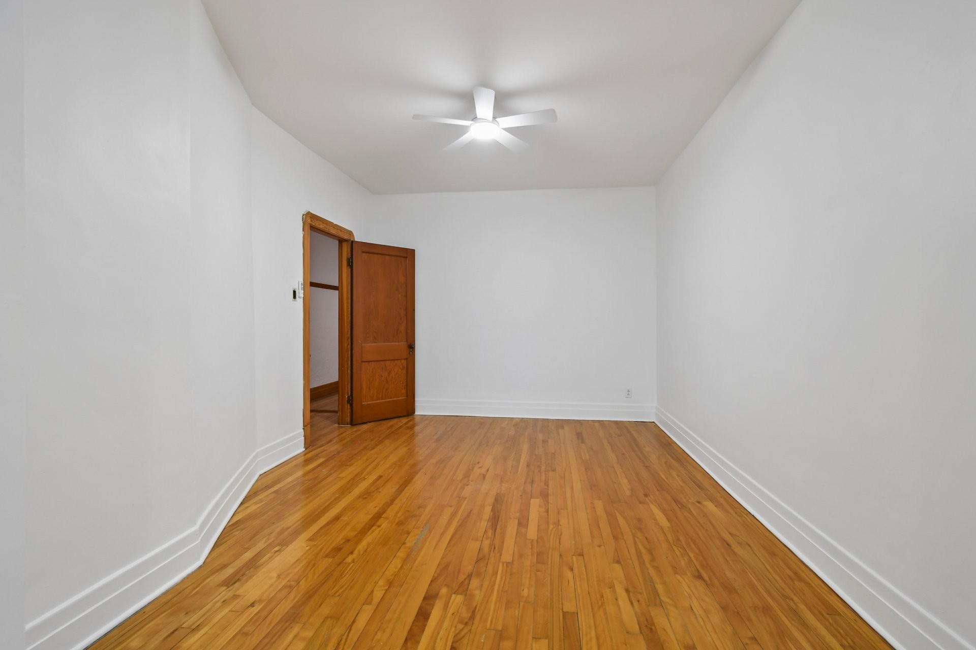 









7498


Av. Christophe-Colomb

,
Montréal (Villeray/Saint-Michel/Parc-Extension),




QC
H2R2S7

