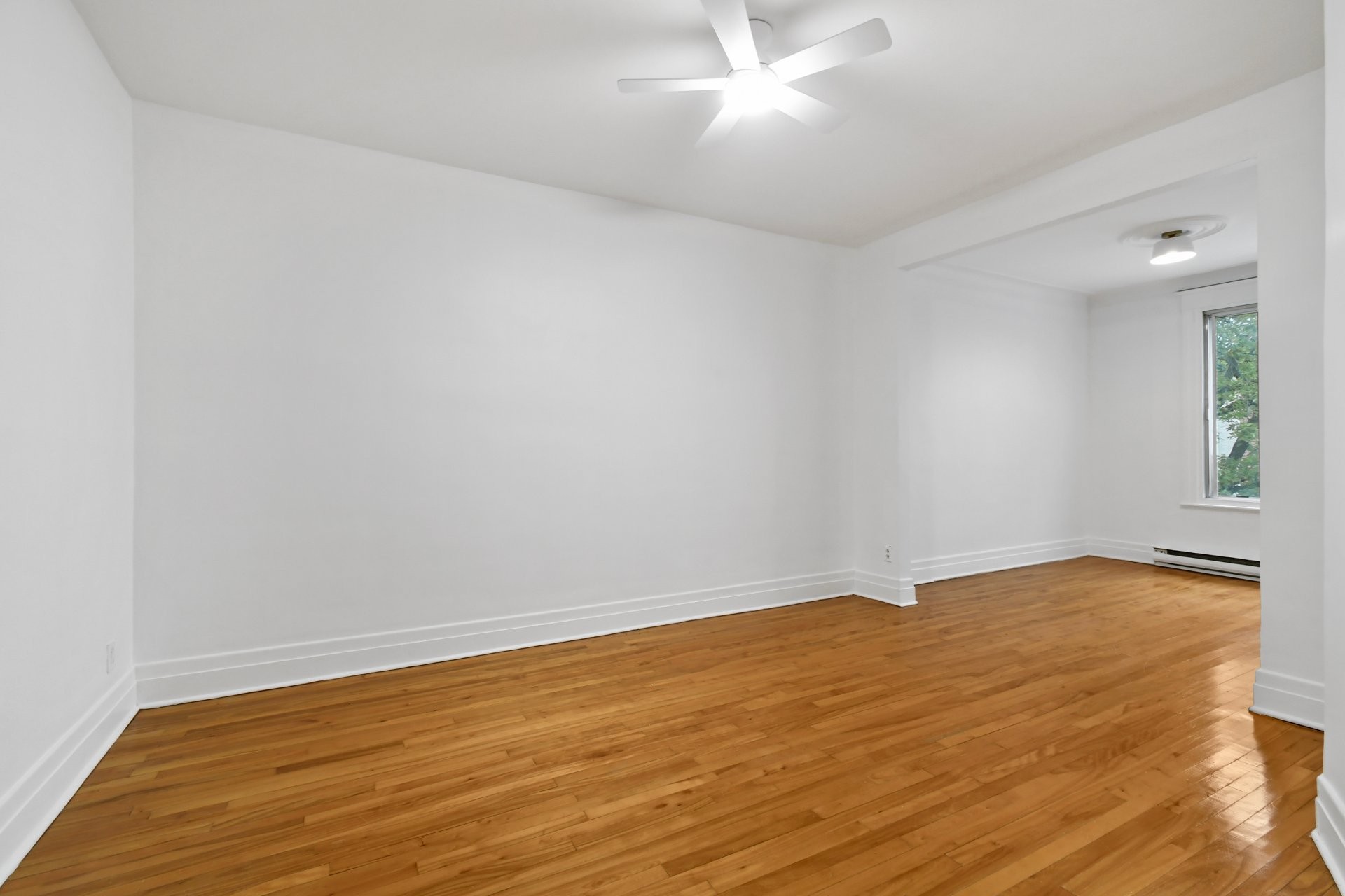 









7498


Av. Christophe-Colomb

,
Montréal (Villeray/Saint-Michel/Parc-Extension),




QC
H2R2S7


