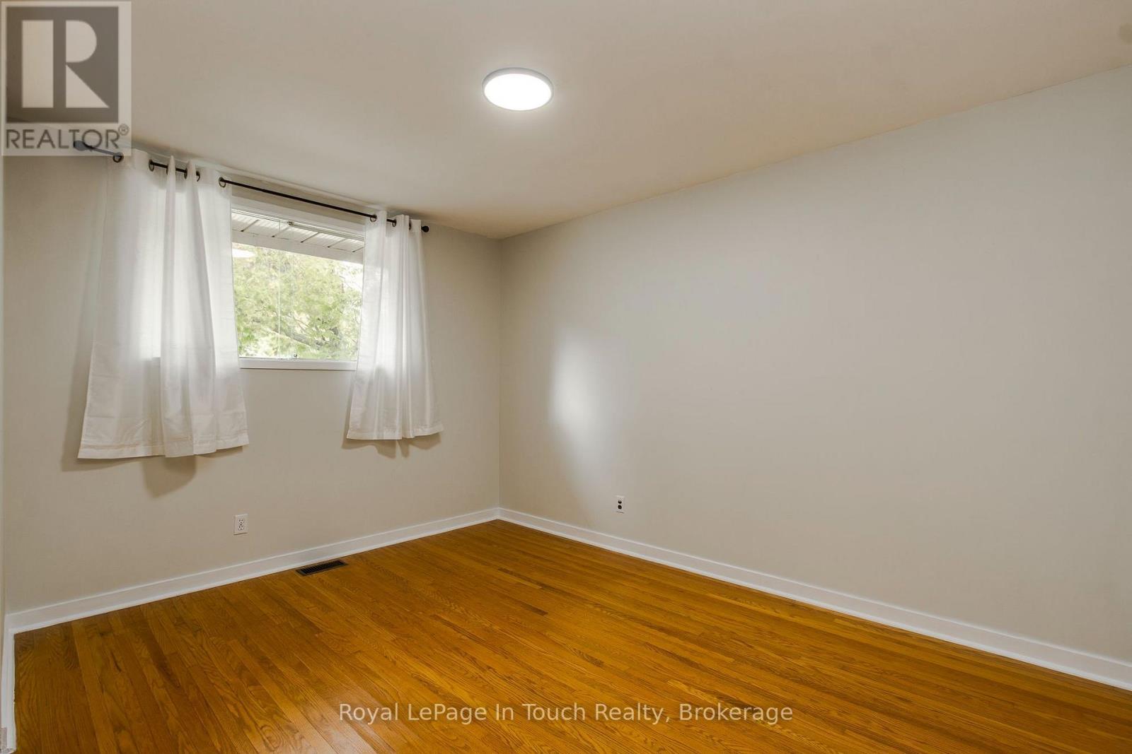 












255 EIGHTH STREET

,
Midland,




Ontario
L4R4B4

