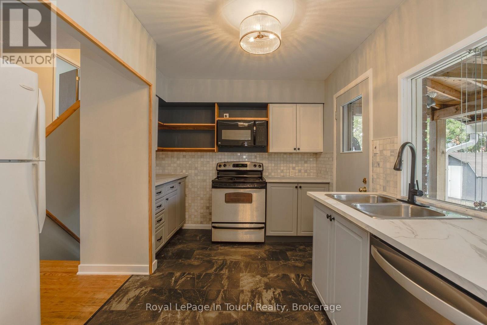 












255 EIGHTH STREET

,
Midland,




Ontario
L4R4B4

