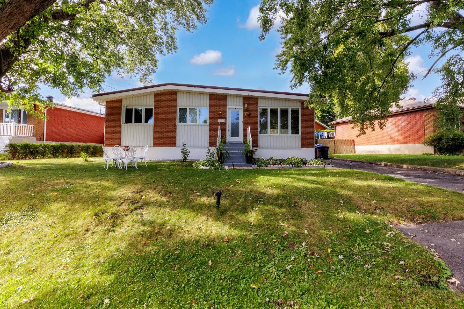 









186


Rue Melrose

,
Châteauguay,




QC
J6J2B2

