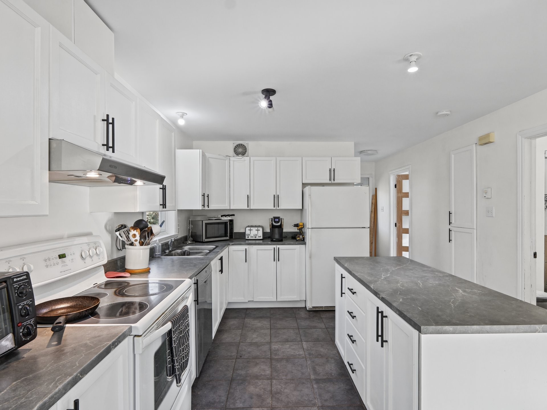 









2765


Rue du Manège

,
Hatley - Canton,




QC
J0B2C0

